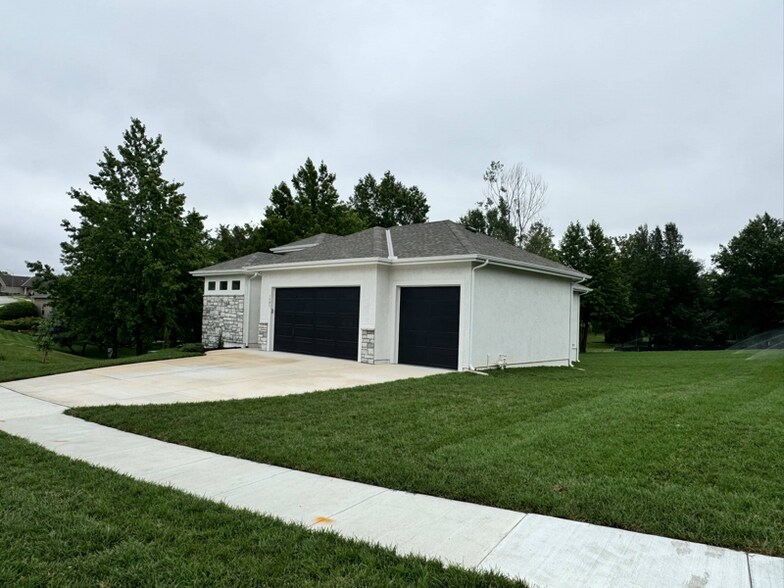 Building Photo - 1505 SW Heartwood Dr