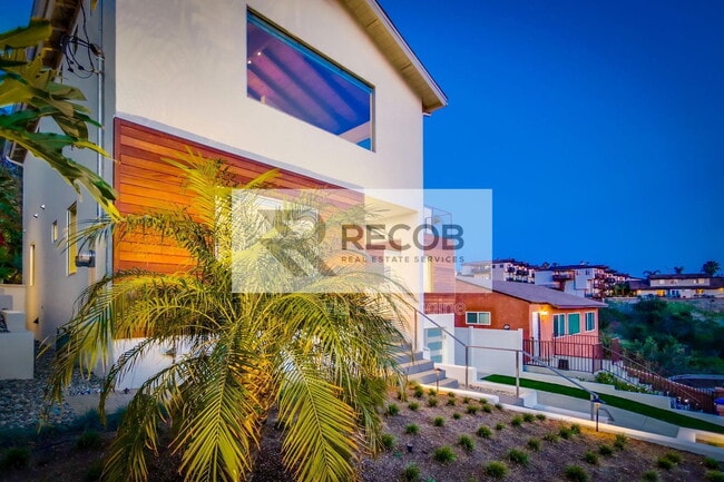 Building Photo - 2641 Curlew St