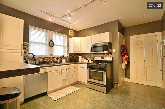 Building Photo - 7019 Dartmouth Ave