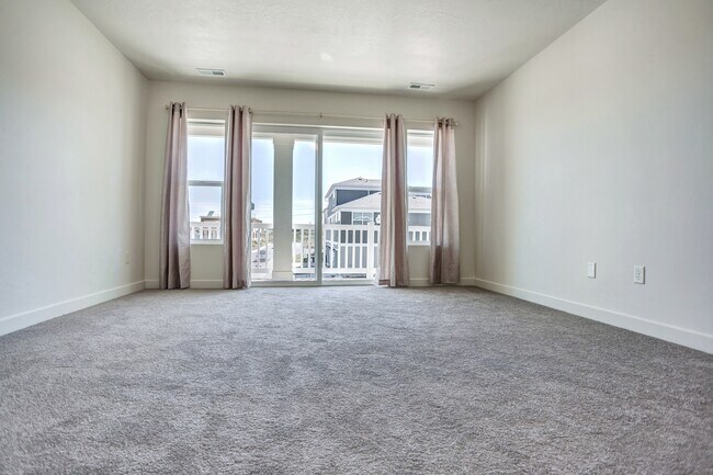 Building Photo - 5667 Island Ridge Dr