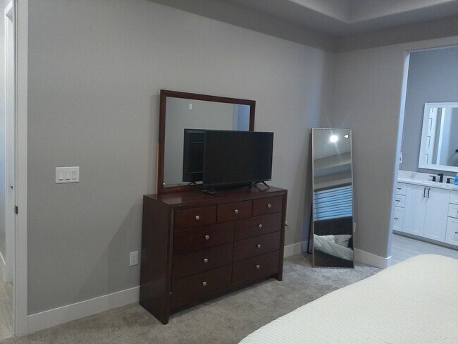 Building Photo - Beautiful Brand-New Home for Rent in Viewpoint Estates Winter Rental