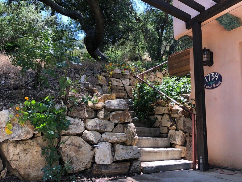 Building Photo - 1734 Topanga Skyline Dr