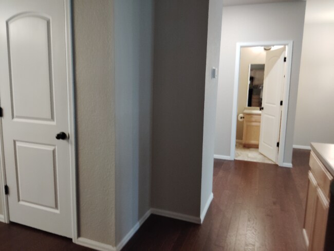 Building Photo - 704 Finch Dr