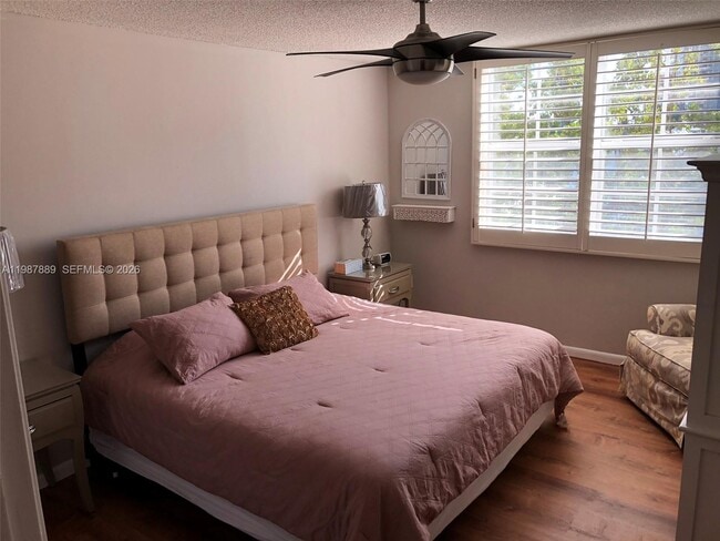 Building Photo - 19901 E Country Club Dr