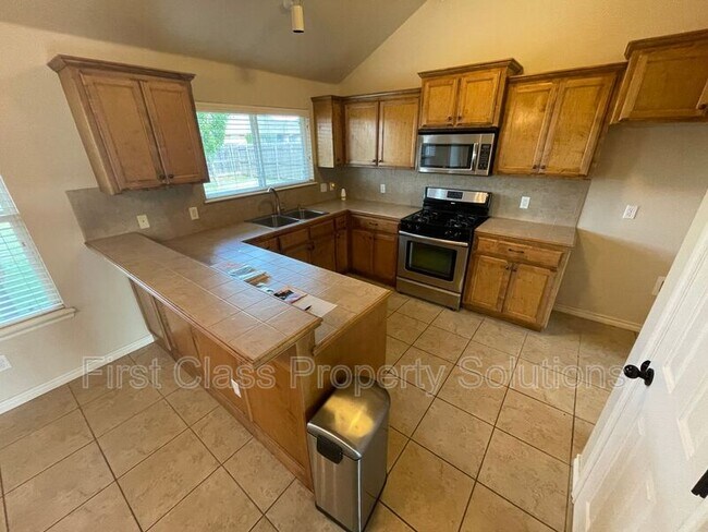 Building Photo - 2265 Blue Jay Dr