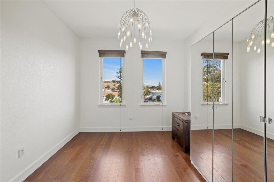 Building Photo - 353 Esfahan Ct