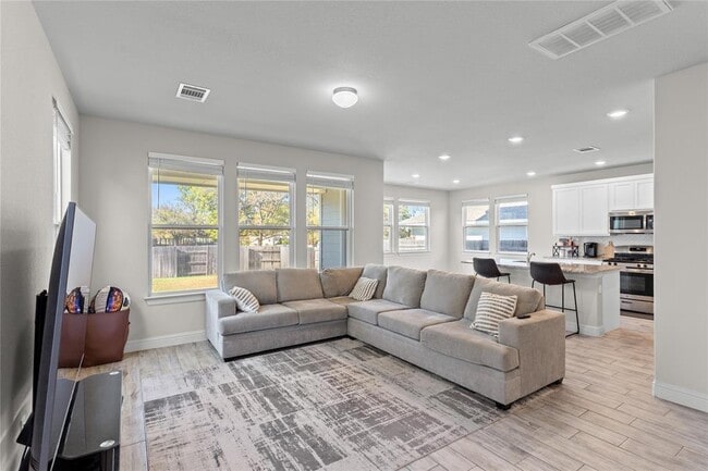 Building Photo - 113 Stone Crk Dr