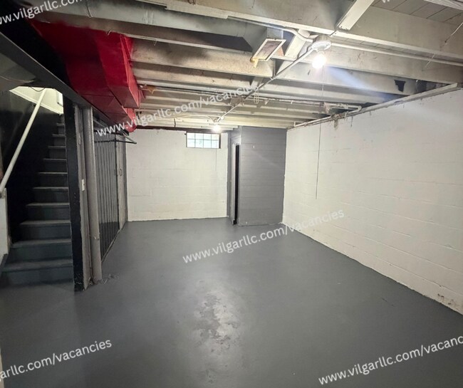 Building Photo - Newly Renovated 3- Bedrooms,  1-Bathroom Home