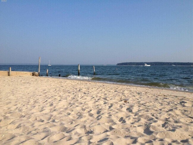 Building Photo - 16640 Main St