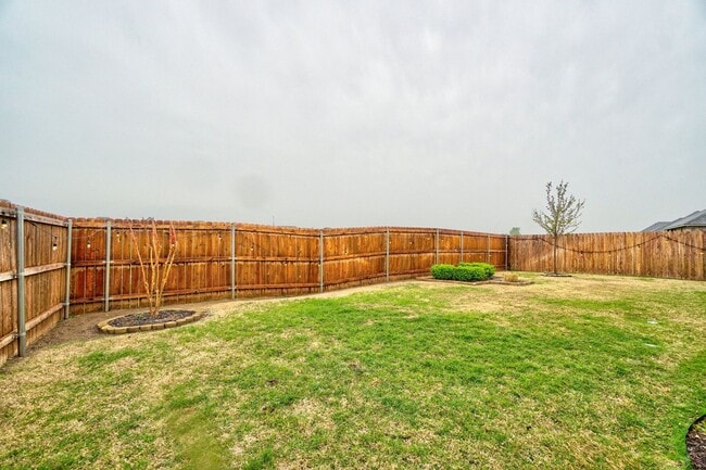 Building Photo - 4009 NE Realtree Dr