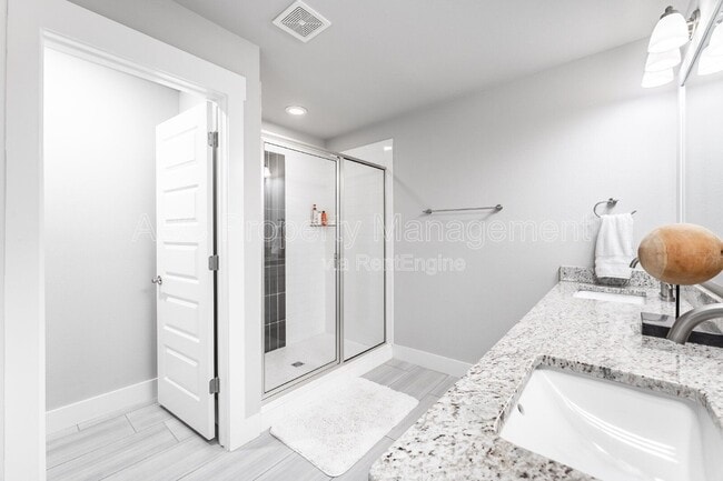 Building Photo - 5217 S 65th Pl