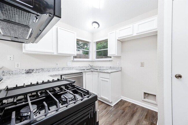 Building Photo - 103 Avocado St