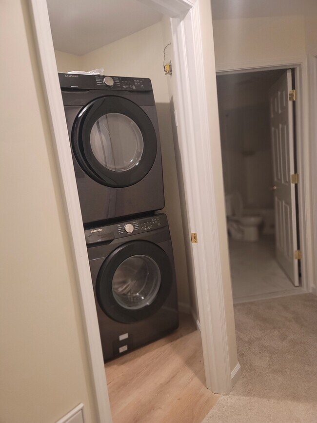 Building Photo - 27 Lear Ct