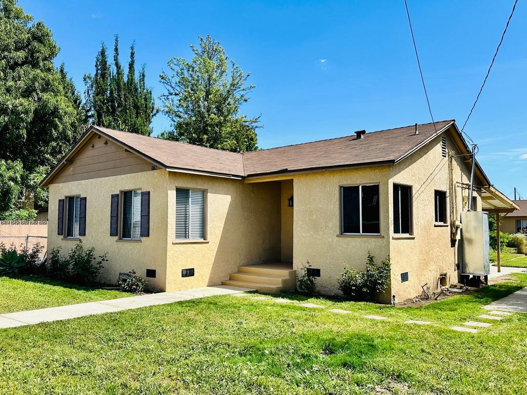 Building Photo - 1375 N Sunflower Ave