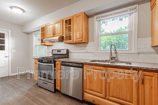 Building Photo - 10512 E 60th Terrace