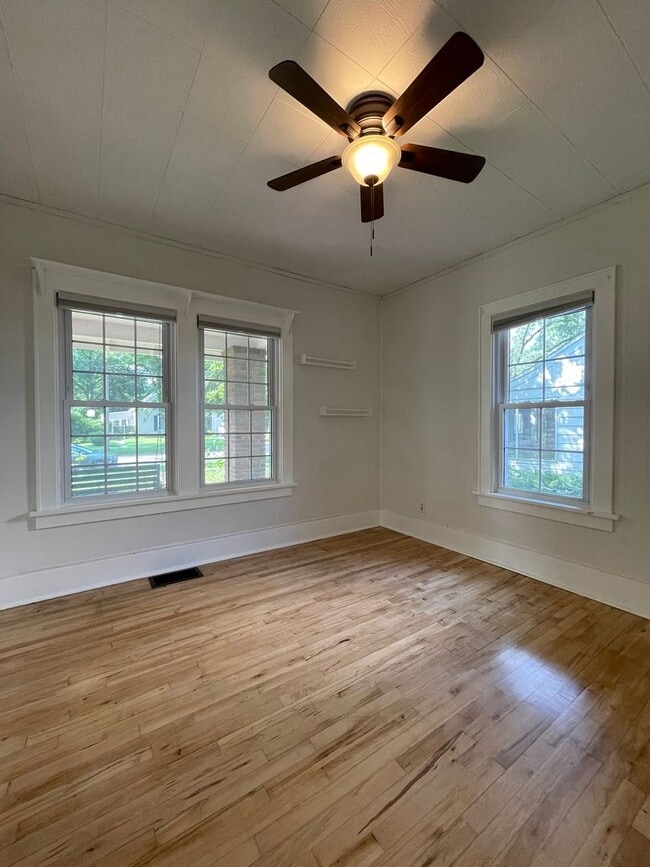 Building Photo - Three Bedroom Home in Kalamazoo