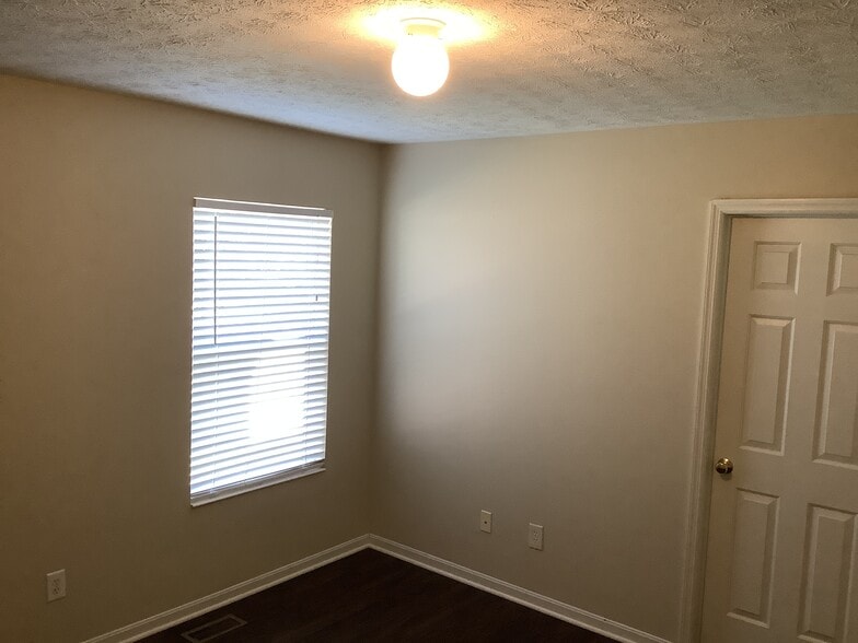 Building Photo - 557 Whispering Pines Pl