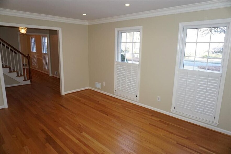 Building Photo - 1140 Falstaff Dr