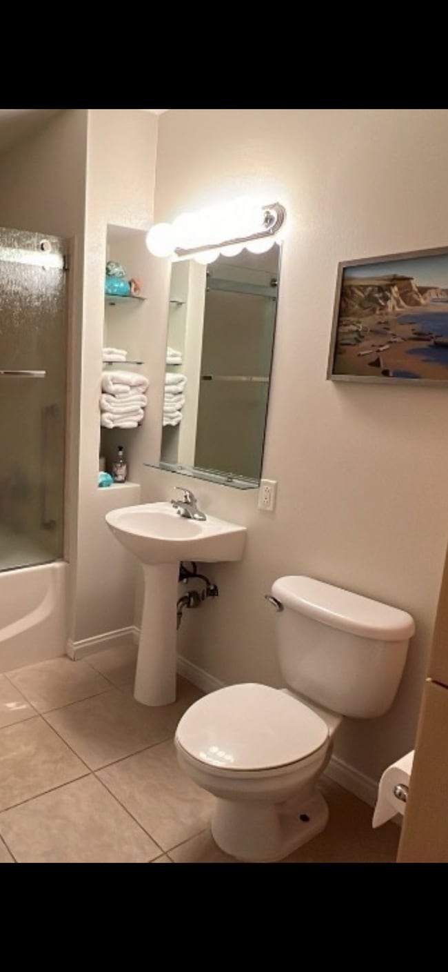 Second bedroom - 388 E Ocean Blvd