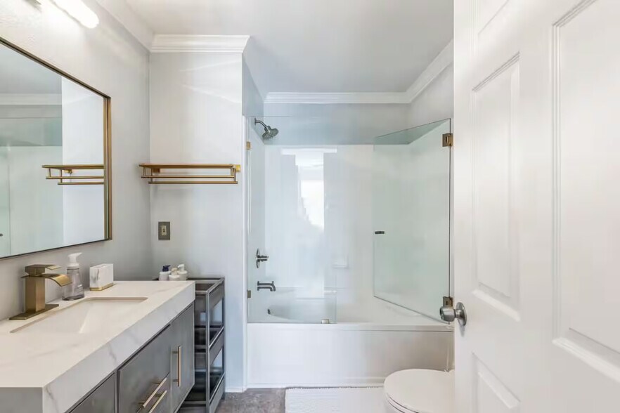 Building Photo - 18565 Bridle Club Dr
