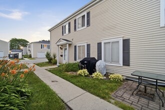 Building Photo - 1306 Cove Dr