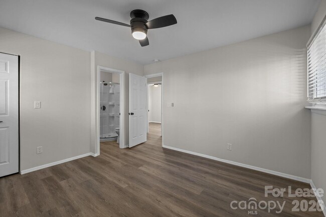 Building Photo - 801 Davenport St