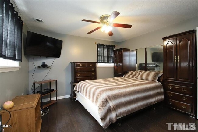 Building Photo - 4 Bedroom 3 Bath Home Available in August!