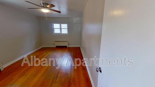 Building Photo - 31 Parkwood St