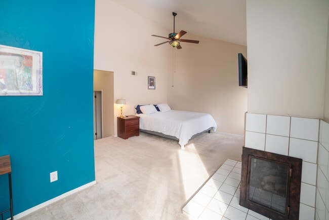 Building Photo - 3/2.5 Executive Condo in Downtown Fresno (...