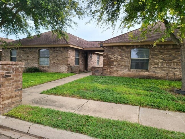 Building Photo - 13 E Coyote St