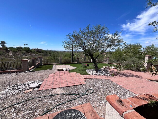 Building Photo - Catalina Foothills- 3 bedroom/ 3 bathroom ...