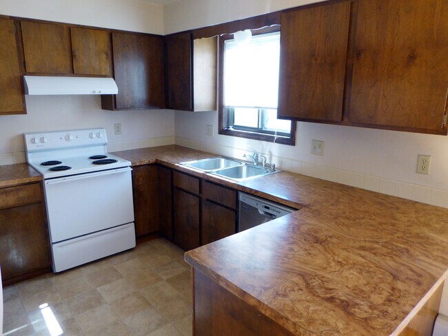 Building Photo - 1624 Azalea Dr