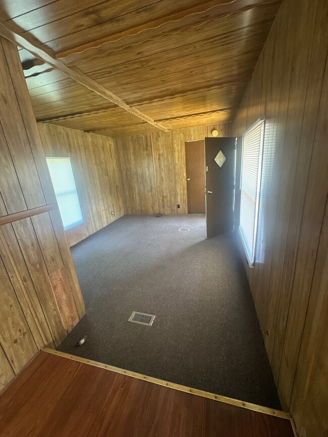 Building Photo - 15 Coleman Dr S
