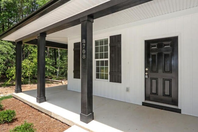 Building Photo - Luxury Townhouse in Sherrills Ford