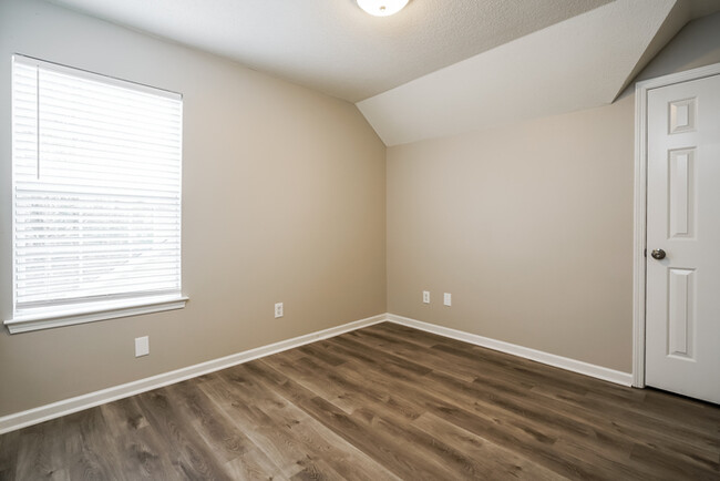 Building Photo - 2802 Knoll View Pl