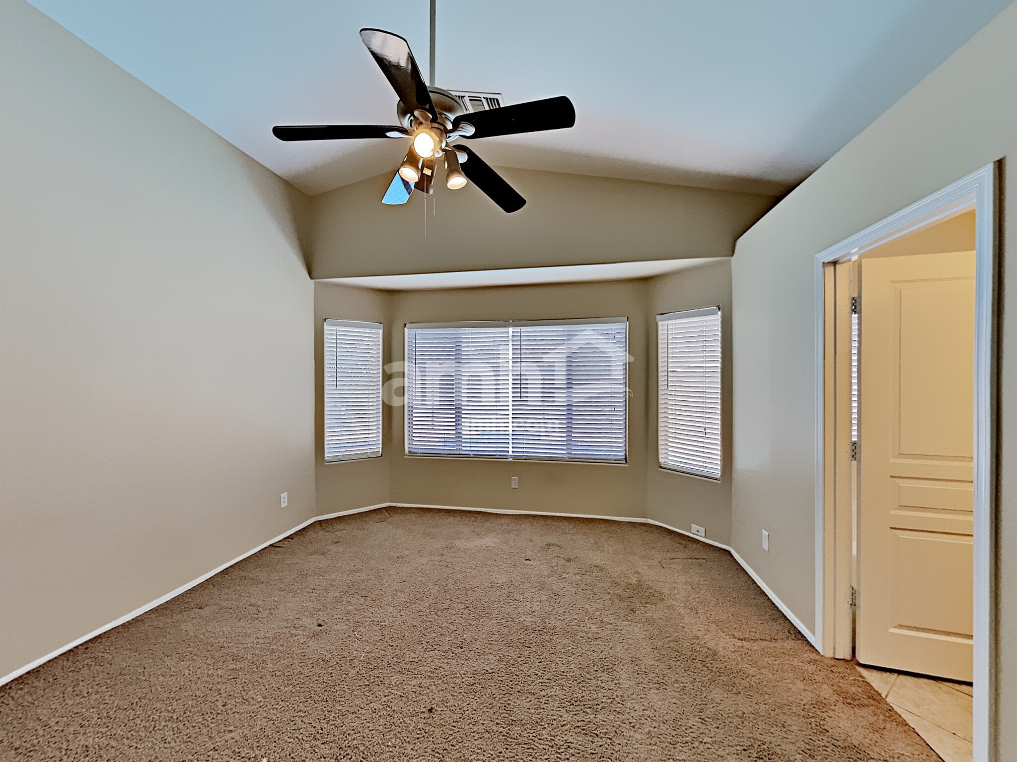 Building Photo - 3804 W Five Mile Peak Dr