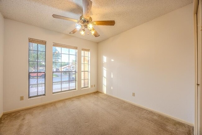 Building Photo - 1425 Longhorn Dr