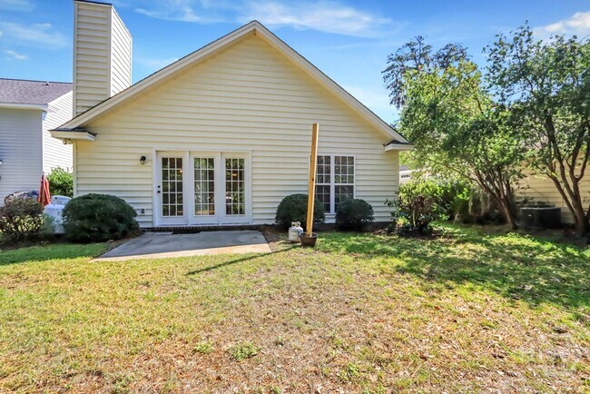 Building Photo - 120 Oak Ridge Cir