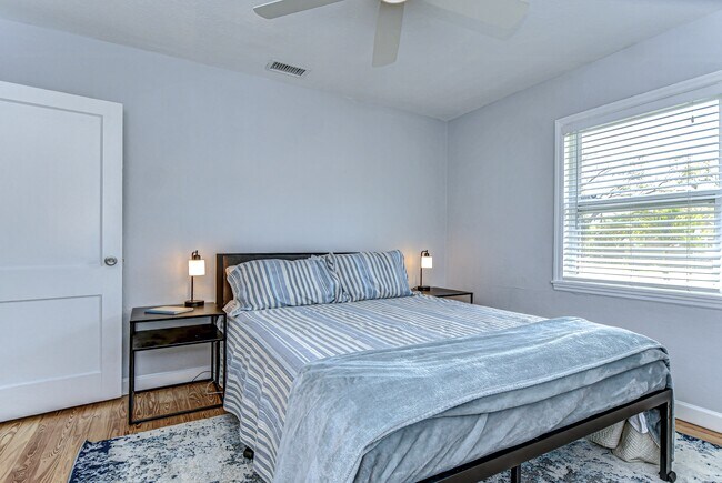 Building Photo - 1922 55th St S