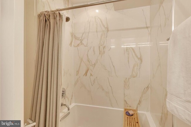 Building Photo - 4017 Davis Pl NW