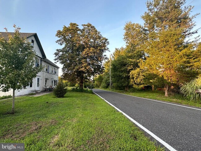 Building Photo - 1815 Kratz Rd