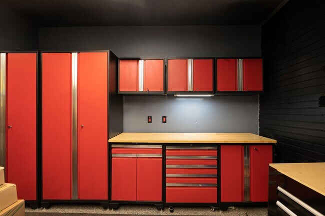 Building Photo - 1809 Palos Verdes Dr W