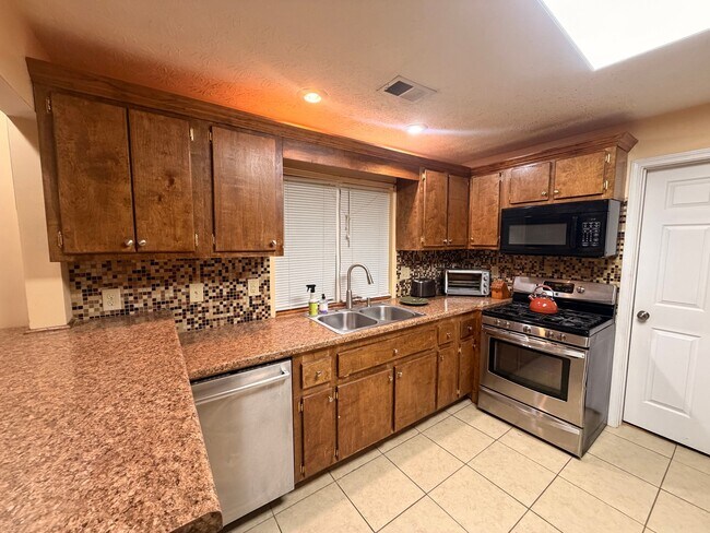 Building Photo - 3739 Leisure Woods Dr