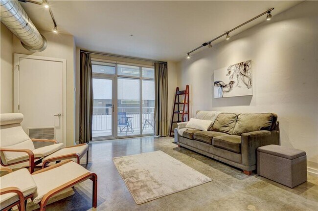 Building Photo - 1 NE 2nd St