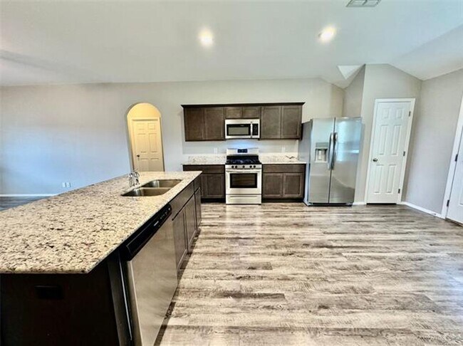 Building Photo - 4 bed/2 bath newer construction in prime location in Claremore!