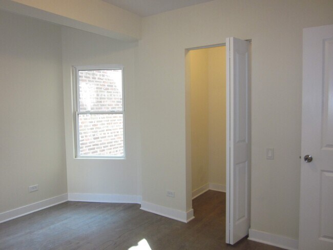 Building Photo - 2020 N Bissell St