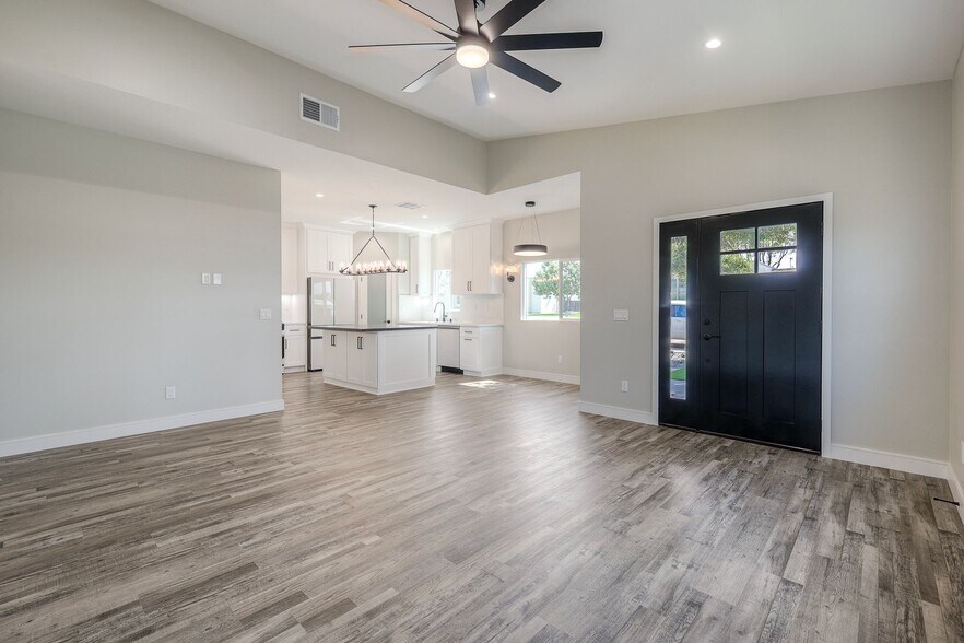 Primary Photo - 532 Elm Ave