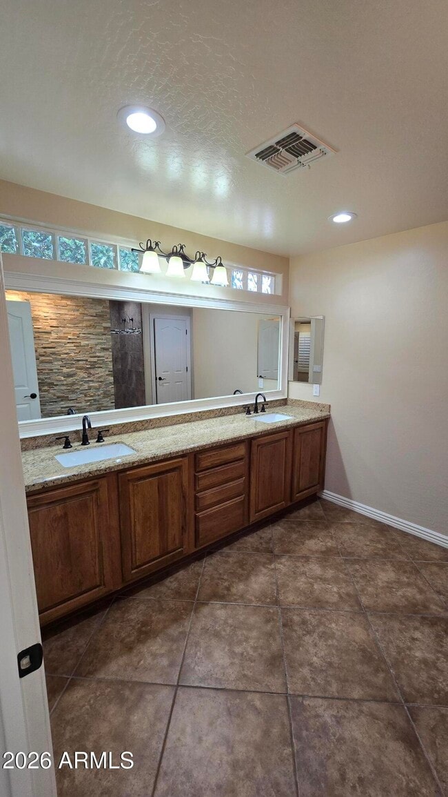 Building Photo - 9658 W Pinnacle Vista Dr