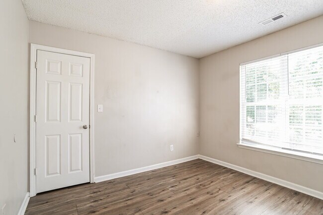 Building Photo - 1715 Harte Cir