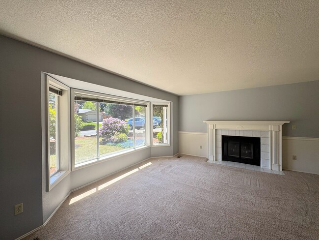 Building Photo - Charming 3-Bedroom Home in Desirable Gem Heights